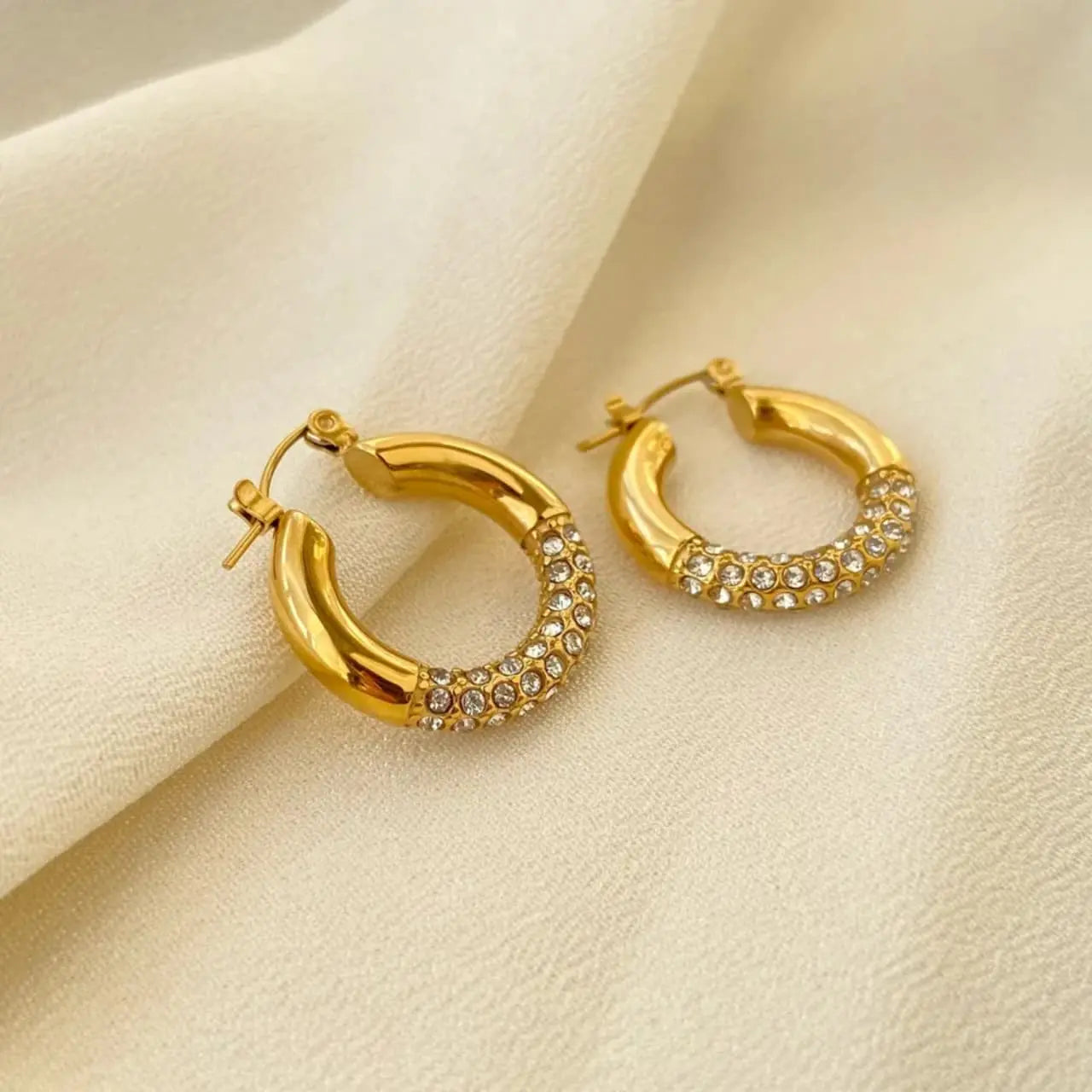 Artificial jewelleryAKaccessories