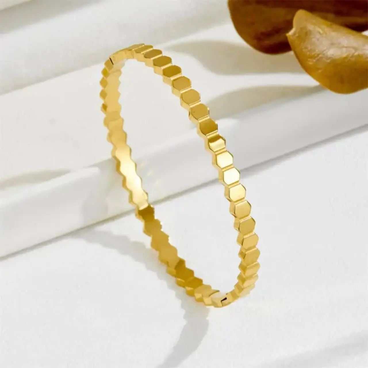 Artificial jewelleryAKaccessories