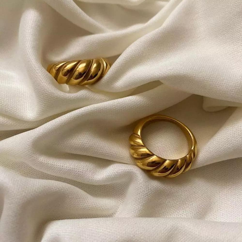 Croissant ring