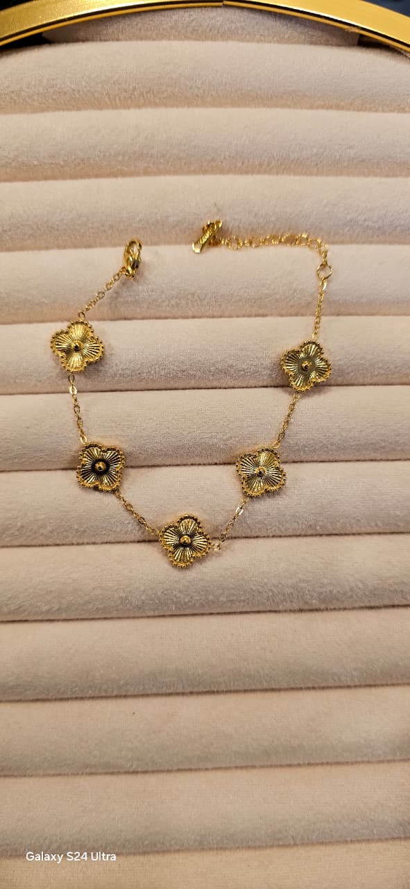 Artificial jewelleryAKaccessories