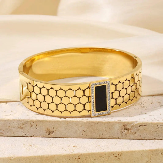 Artificial jewelleryAKaccessories