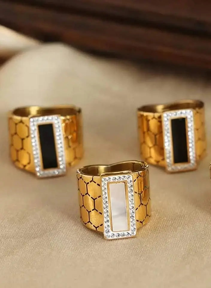 Artificial jewelleryAKaccessories
