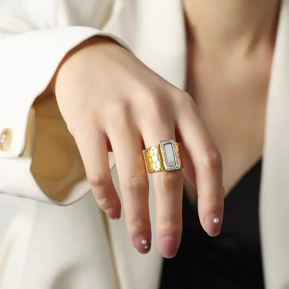 Artificial jewelleryAKaccessories