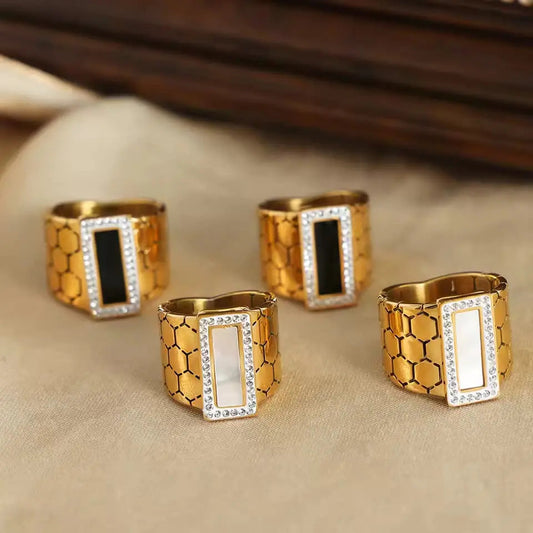 Artificial jewelleryAKaccessories