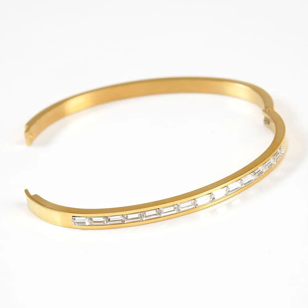 Artificial jewelleryAKaccessories