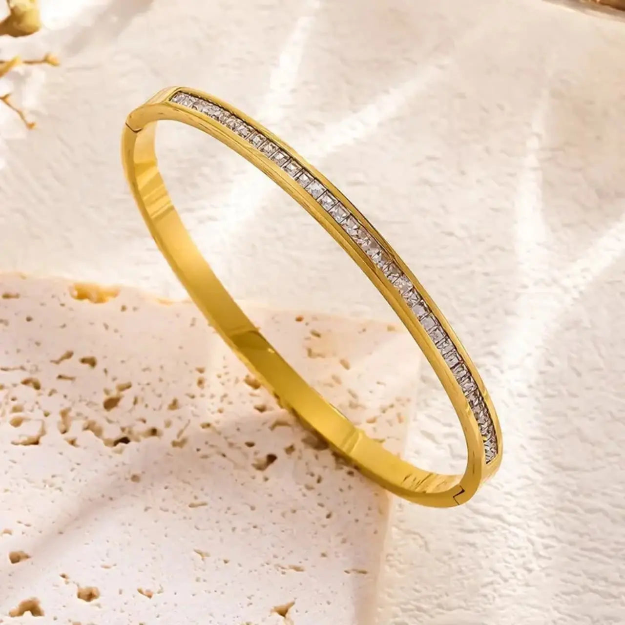 Artificial jewelleryAKaccessories