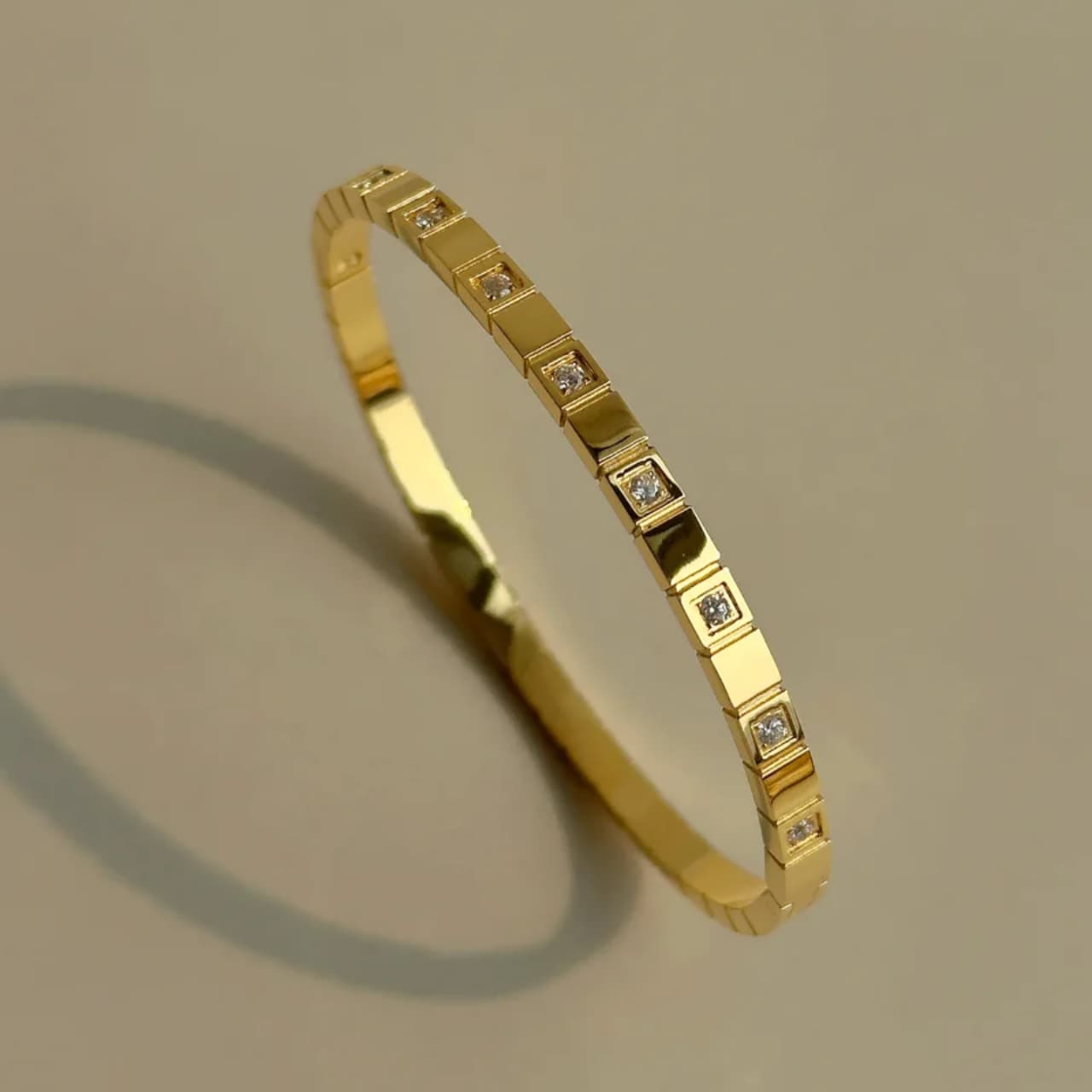 Artificial jewelleryAKaccessories