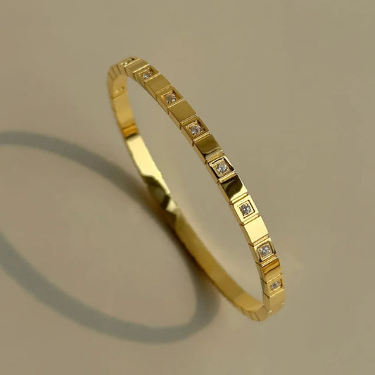 Artificial jewelleryAKaccessories