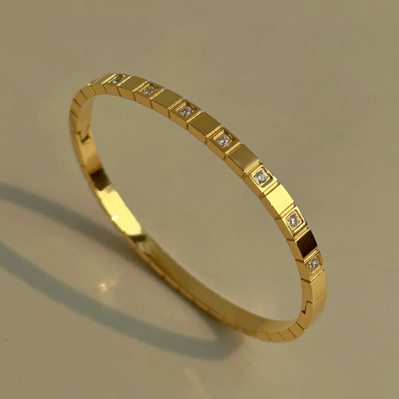 Artificial jewelleryAKaccessories