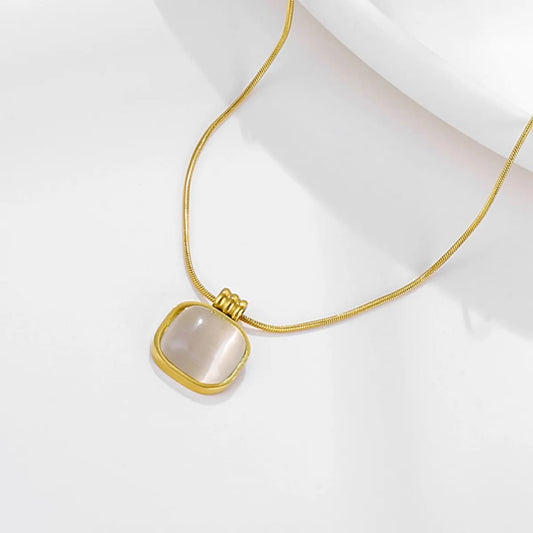 Artificial jewelleryAKaccessories