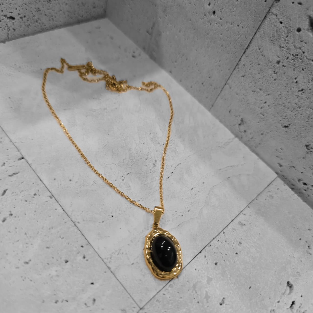 Block stone necklace