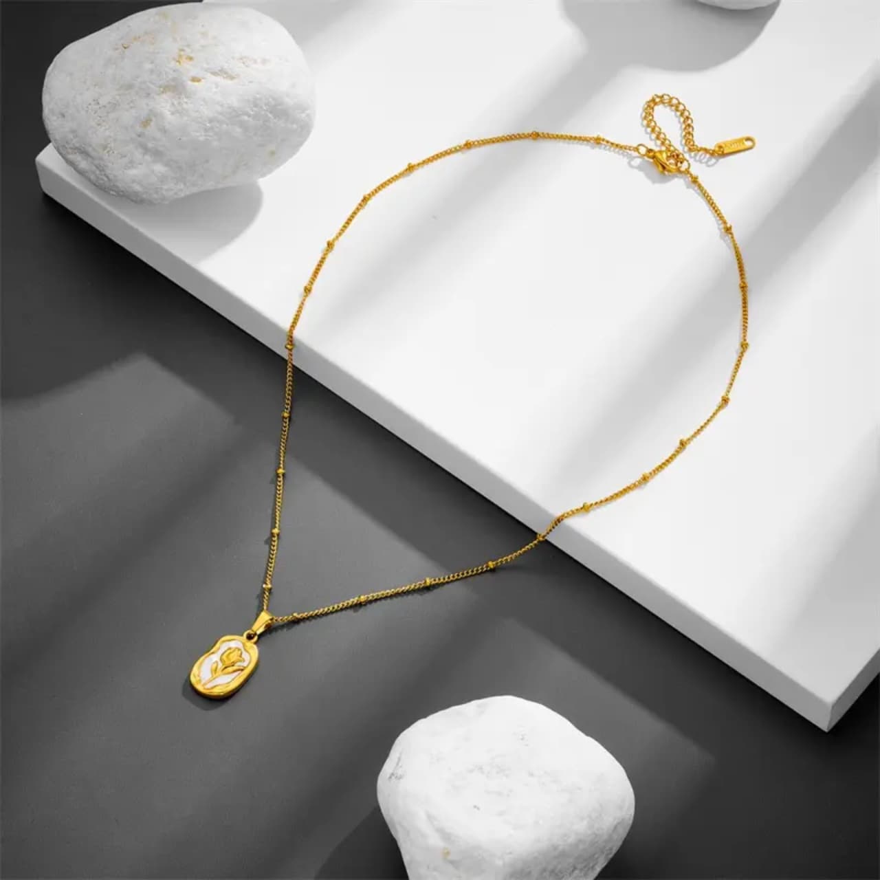 Artificial jewelleryAKaccessories