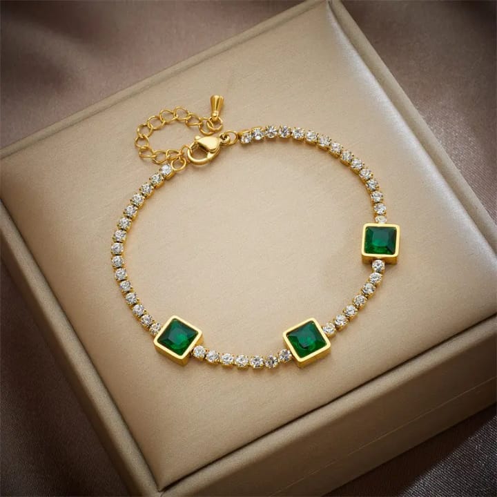 Artificial jewelleryAKaccessories