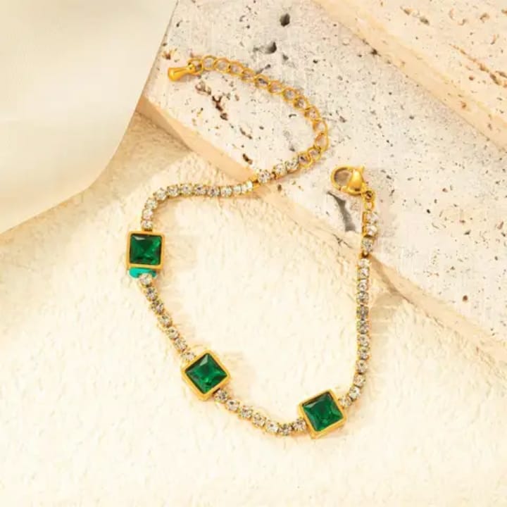 Artificial jewelleryAKaccessories
