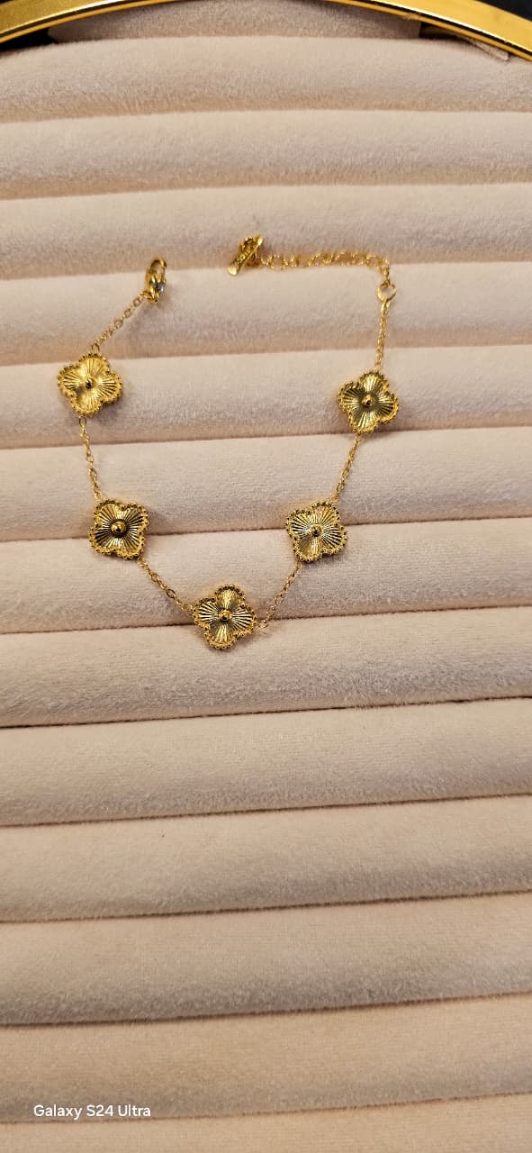 Artificial jewelleryAKaccessories