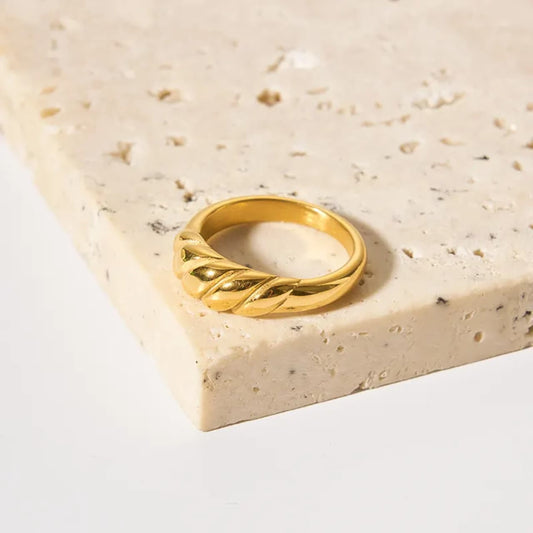 Croissant ring